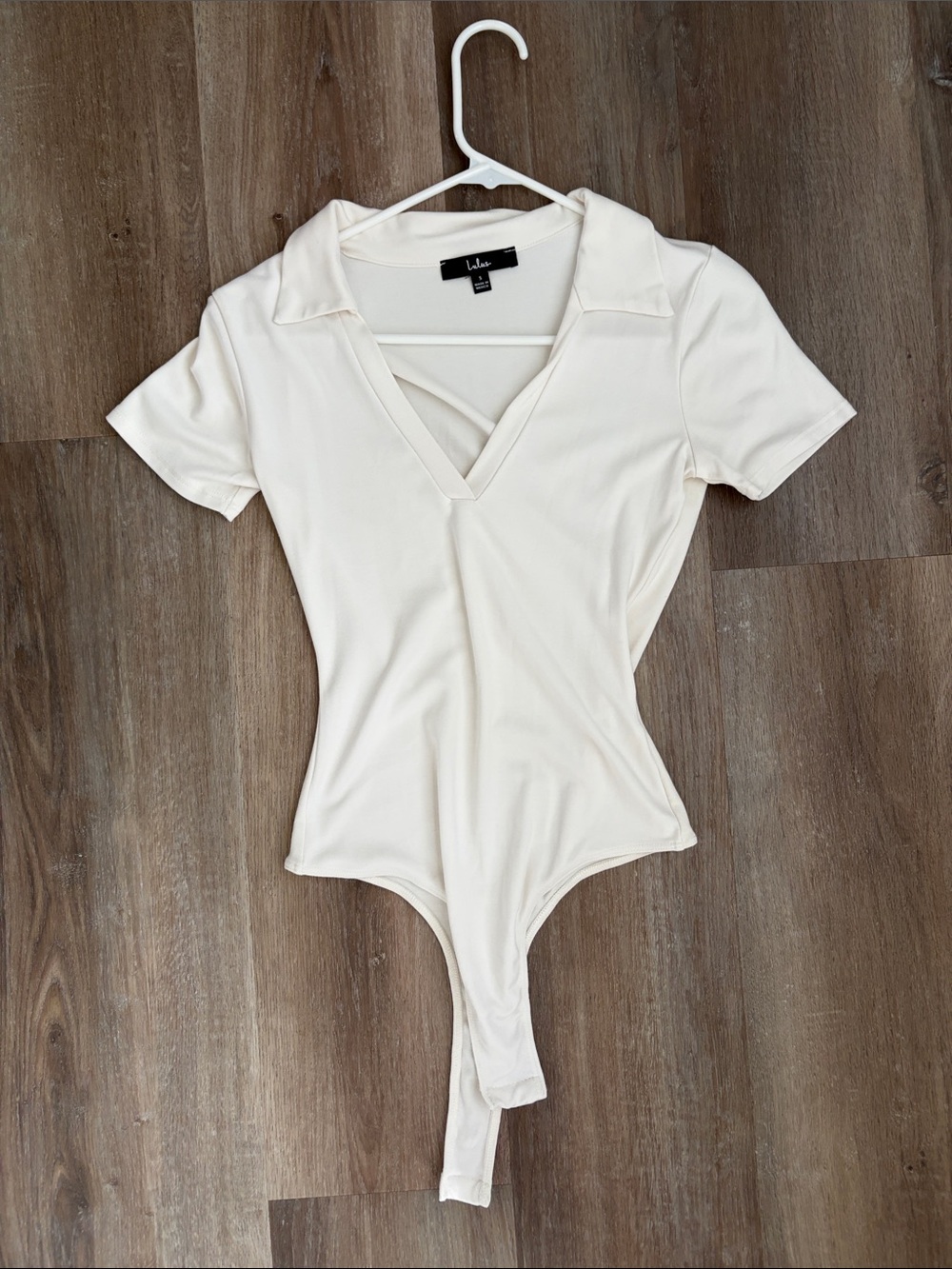 Lulu's White Collared V-Neck Short Sleeve Bodysuit